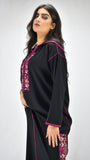 djellaba-leader caftan-mekhzania-2021-crepe-soie-noir-noire-black-jellaba brodée-broderie-moderne-fashion-chic-prestige